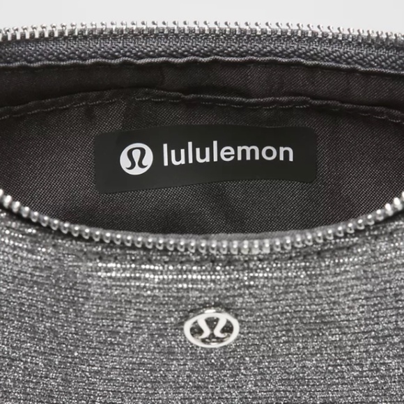 LULULEMON City Essential Nano Shoulder Bag. NWT. - Picture 5 of 7